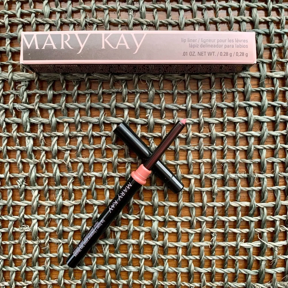 Mary Kay NIP Coral Lip Liner - Picture 2 of 6